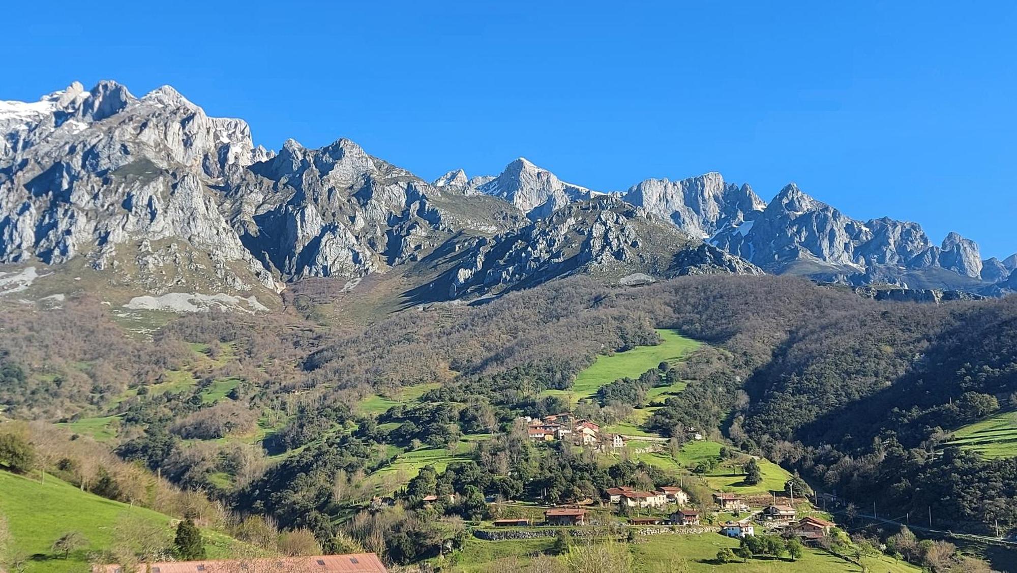 Apartamentos Rurales Los Picos De Redo Камаленьйо Екстер'єр фото