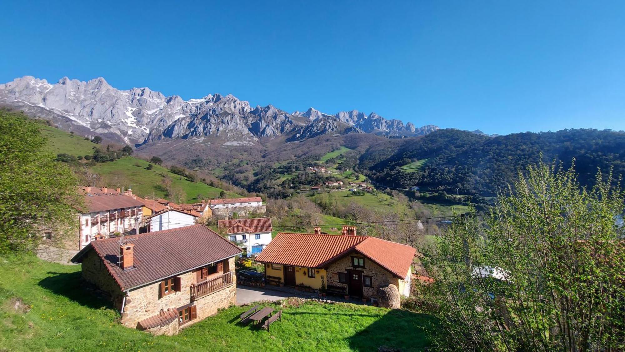 Apartamentos Rurales Los Picos De Redo Камаленьйо Екстер'єр фото