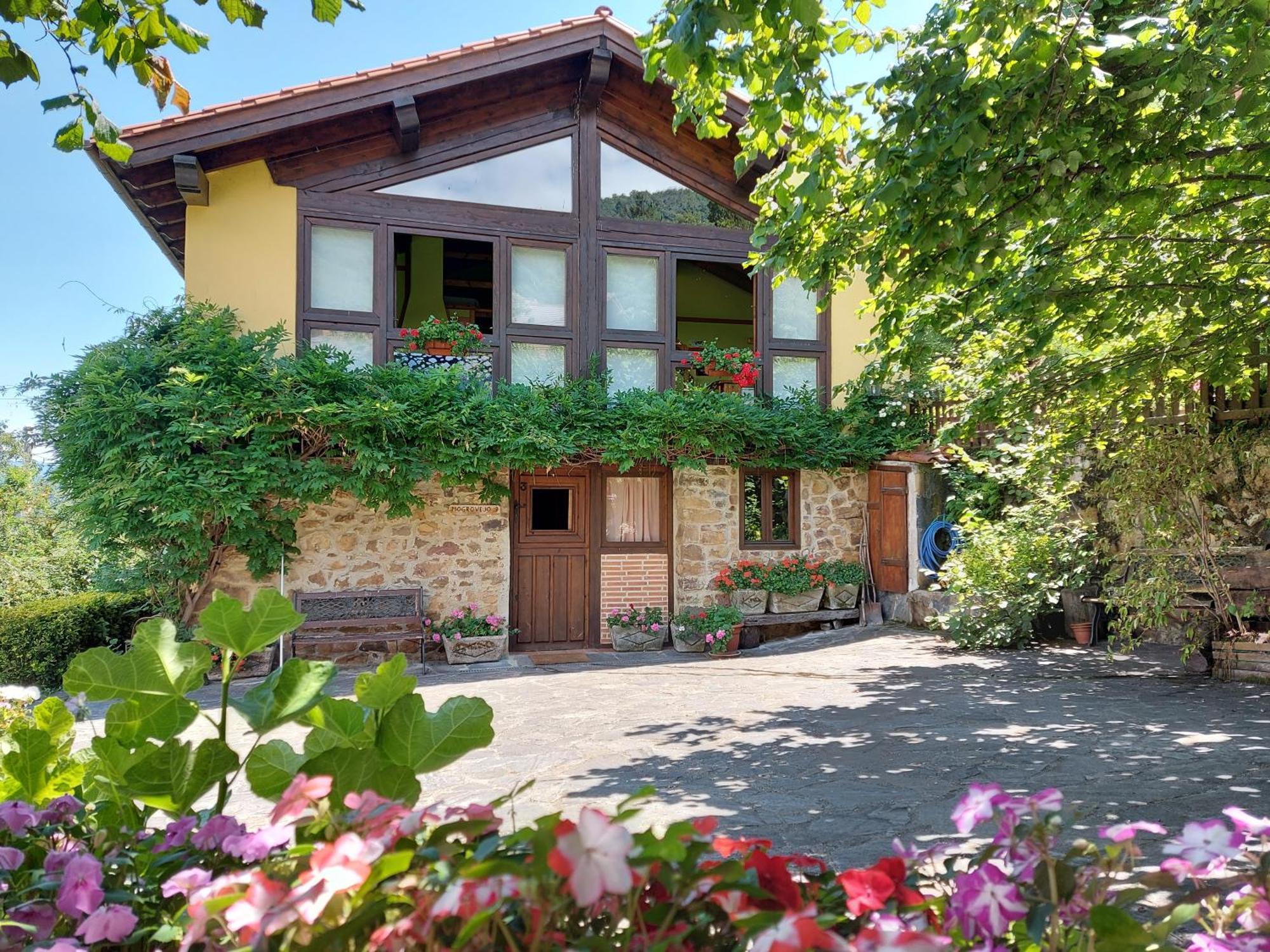 Apartamentos Rurales Los Picos De Redo Камаленьйо Екстер'єр фото