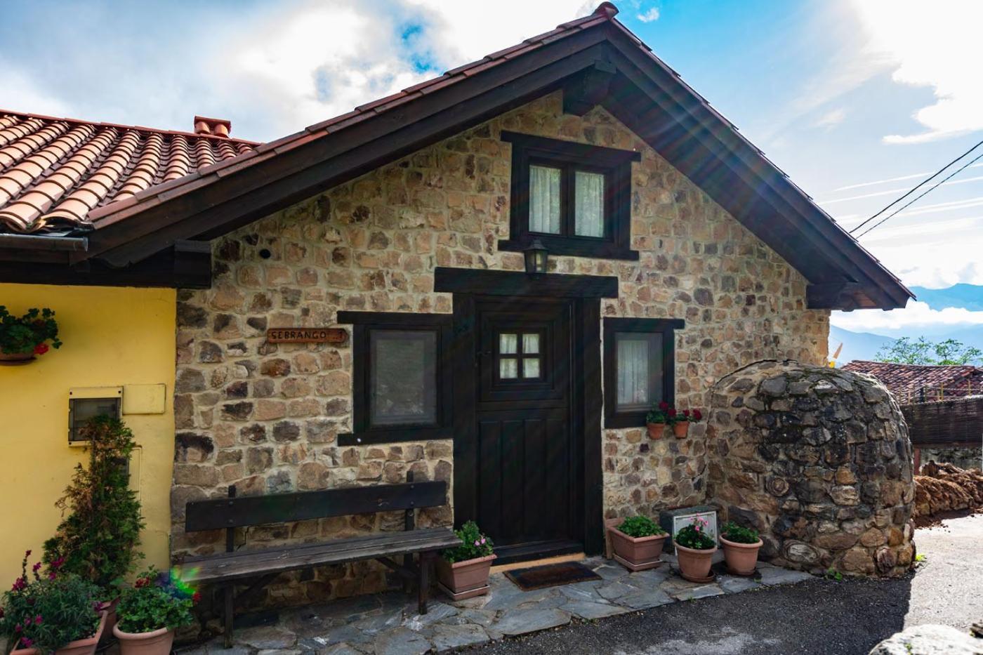 Apartamentos Rurales Los Picos De Redo Камаленьйо Екстер'єр фото
